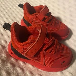 5C Puma Velcro Toddler shoes